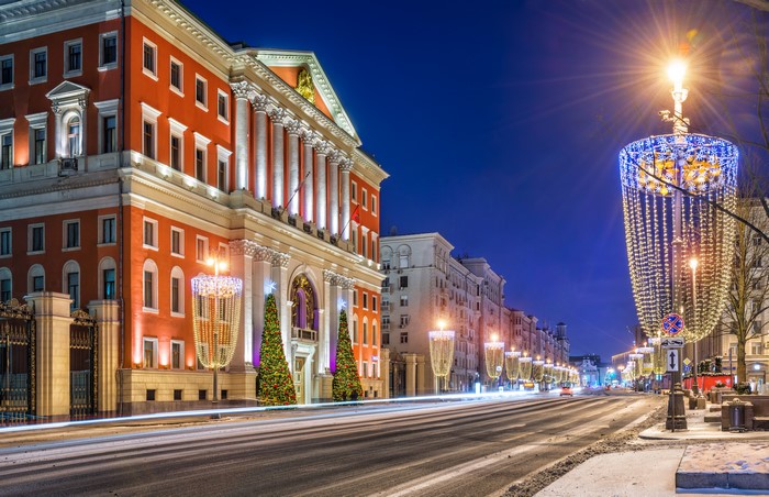 820927 4K, 5K, 6K, Tverskaya street, Moscow, Christmas, Russia, Houses,  Night, Street, Street lights, Fairy lights | Mocah HD Wallpapers